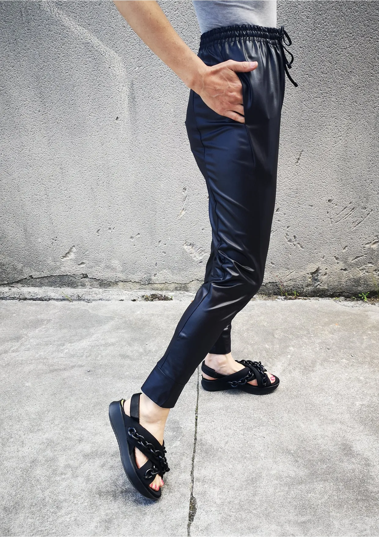 ELEGANT SWEATPANTS - black shiny