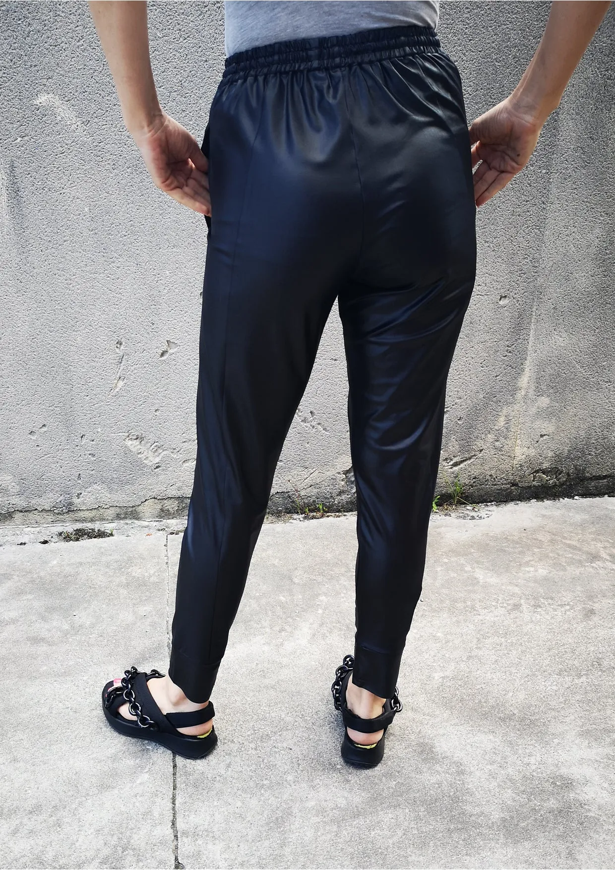 ELEGANT SWEATPANTS - black shiny