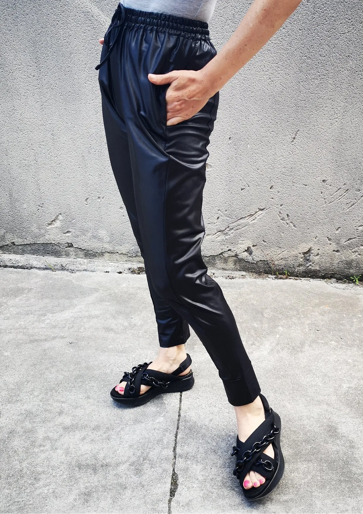 ELEGANT SWEATPANTS - black shiny