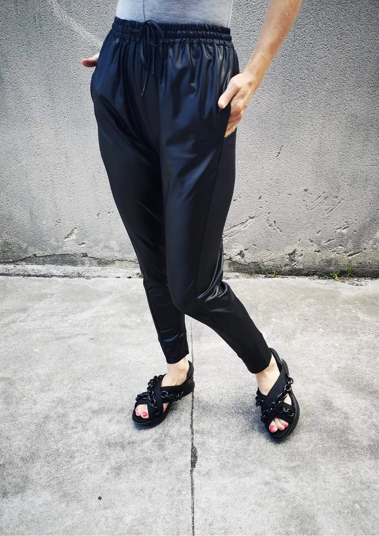 ELEGANT SWEATPANTS - black shiny