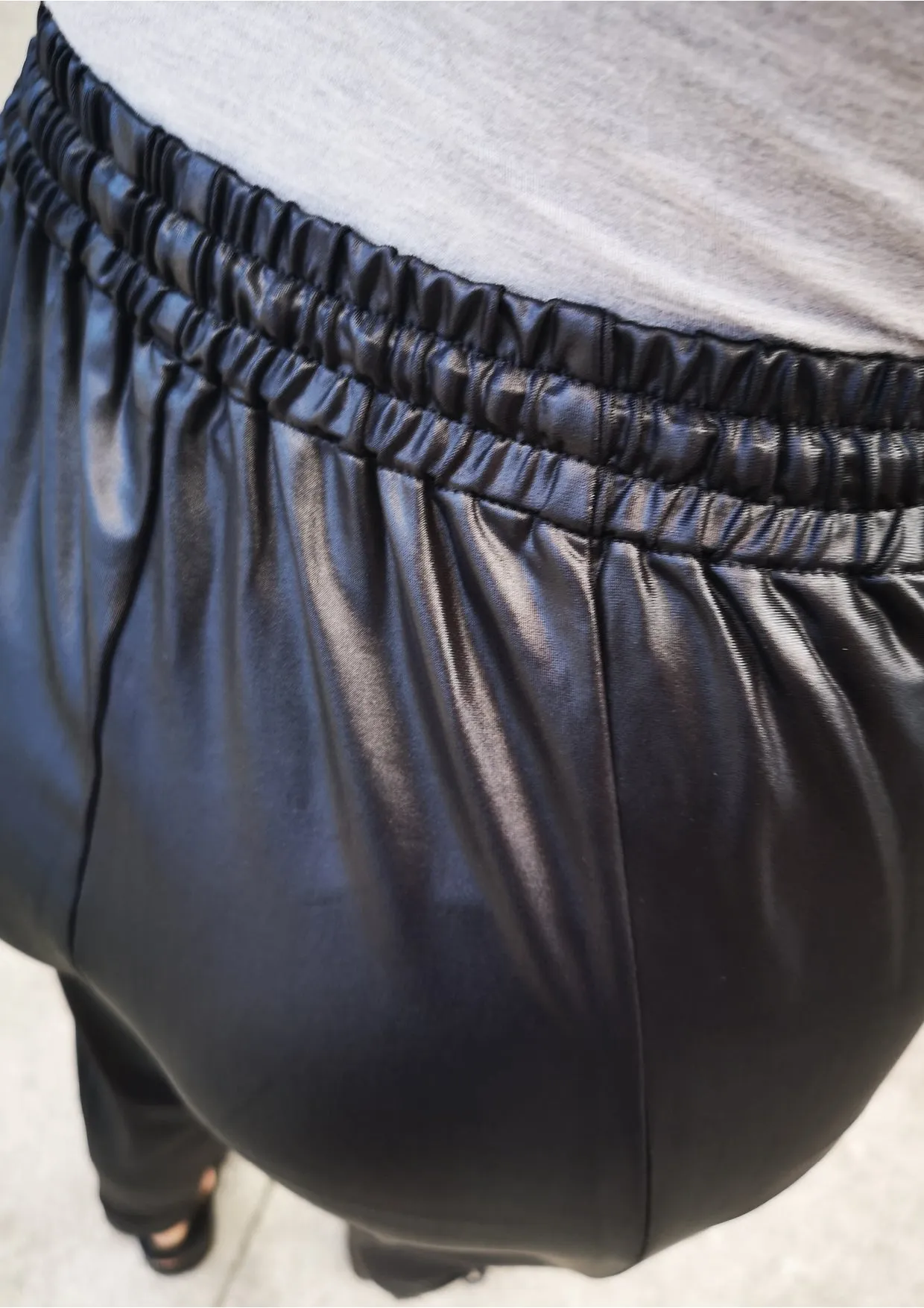 ELEGANT SWEATPANTS - black shiny