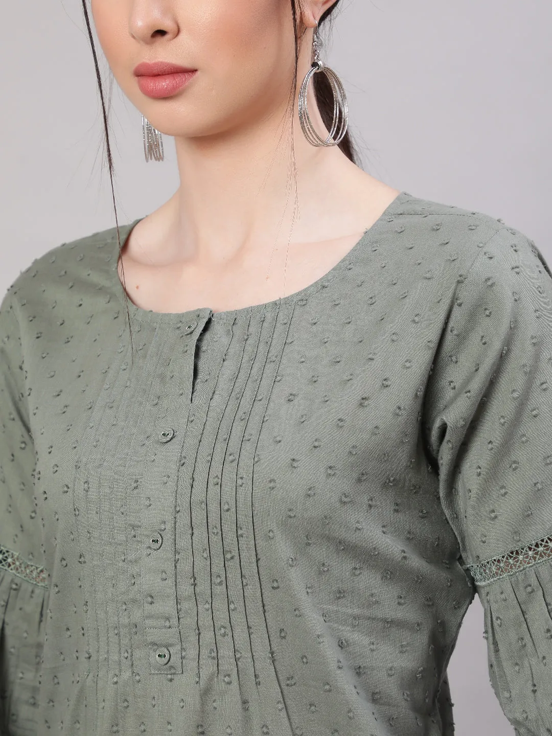 Women Green Straight Tunic With Three Quaretr Sleeves